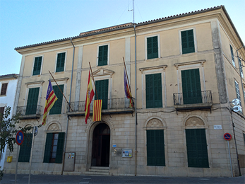 L'Ajuntament de Porreres destina 3.000 euros a beques per al transport escolar